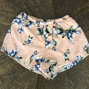 Boutique Flowy, Floral Shorts